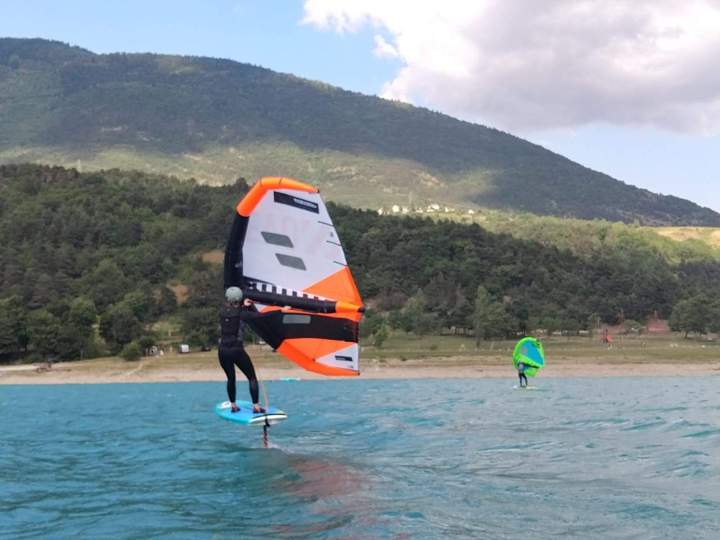 Location de wingfoil Mayres-Savel