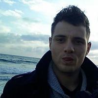 Voisin dauphinois, passionné des étendues d’eau depuis ma tendre enfance, j’ai à cœur de partager des moments d'exception avec vous. Fan avant tout, gestionnaire de métier, cette entreprise s’inscrit dans la construction d’un projet de développement sur notre région. C’est aussi une aventure familiale dans un petit coin de bien-être et de félicité.
